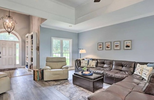 Wilsonville House | Beautiful Lay Lake Retreat for Large Families.