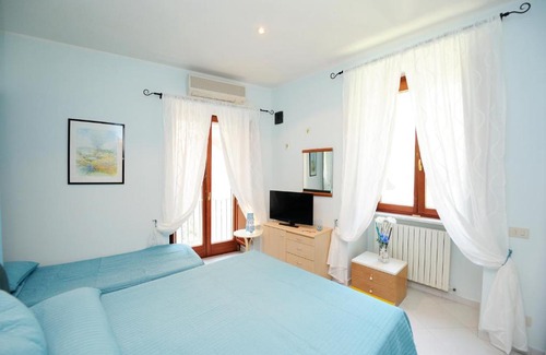 Amalfi House | Beautiful Lights Guest House