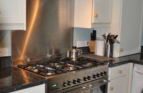 Rothesay Cottage | Beautiful location with sea views & beach close by.