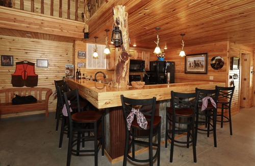Independence Cabin | Beautiful Lodge Style Living. Hunting And Fishing Available. Pet Friendly.