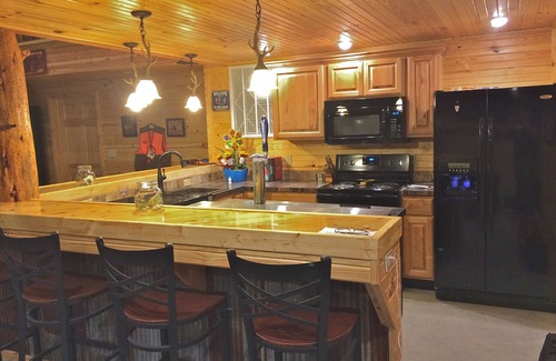 Independence Cabin | Beautiful Lodge Style Living. Hunting And Fishing Available. Pet Friendly.