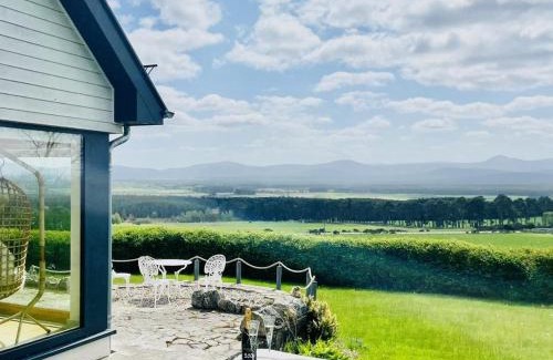 Boat of Garten House | Beautiful Lodge with hot tub & panoramic views