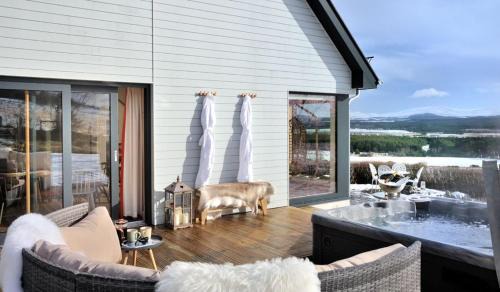 Boat of Garten House | Beautiful Lodge with hot tub & panoramic views