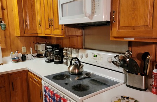 Wilmington Ski Chalet | Beautiful Lodging at Mount Snow with Hot Tub on Deck