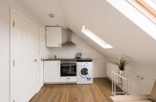 Fryent Apartment | Beautiful Loft Studio