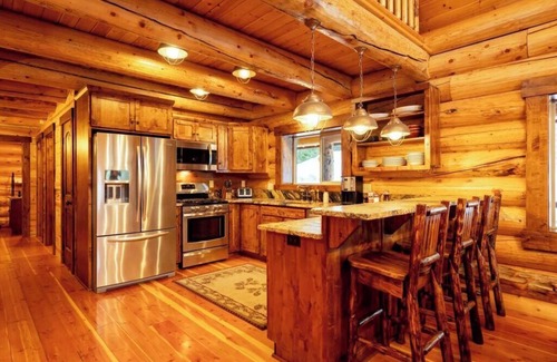 Klamath Falls Cabin | Beautiful Log Cabin in the Pines