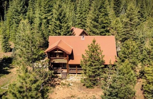 Klamath Falls Cabin | Beautiful Log Cabin in the Pines