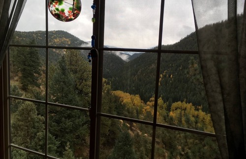 Idaho Springs House | Beautiful Log Cabin Nestled in the Mountains, Hot Tub Under the Stars