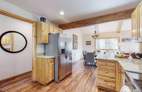 Ruidoso Cabin | Beautiful log cabin high above the Rio Ruidoso River. The Log & Order Cabin.
