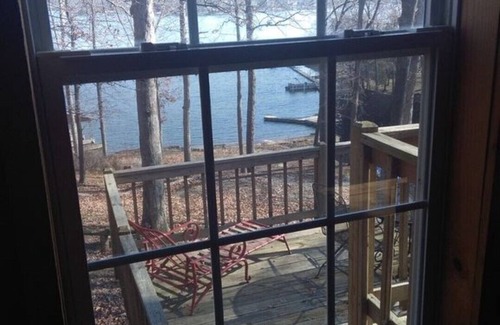 Goreville House | Beautiful Log Cabin In Lake of Egypt with a Dock