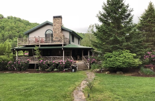 Valle Crucis Cabin | Beautiful Log Cabin with river access to The Watagua. Newly added Fire Pit