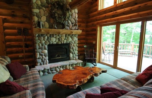 Hayward Cabin | *Beautiful Log Cabin with Sauna*