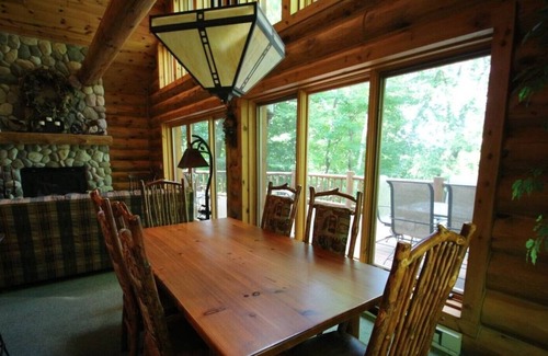 Hayward Cabin | *Beautiful Log Cabin with Sauna*