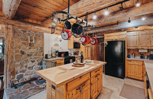 Sisters House | Beautiful Log home outside of Sisters, OR