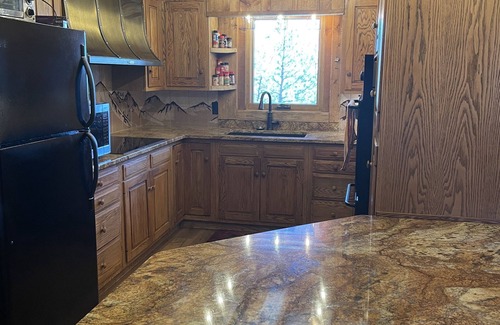 Castle Rock House | Beautiful Log Home in gated community on 100 acres