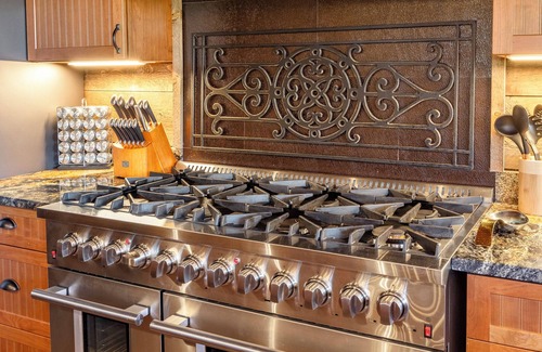 Wolf Laurel Cabin | Beautiful Log Home with Hot Tub, Sauna + Stunning Mountain Views – Featured on HGTV & Disney!