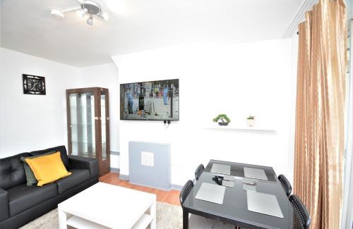 Woodberry Down Apartment | Beautiful London 2 Bedroom Flat near Finsbury Park