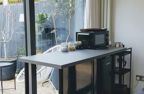 Thurlow Park Apartment | Beautiful London garden room with private patio