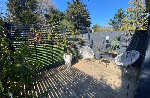 Thurlow Park Apartment | Beautiful London garden room with private patio