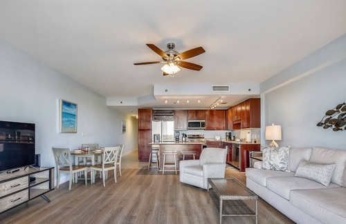 Panama City Beach Condo | 🏖️Beautiful, Low-Level Condo! Spring Deals and FREE Activities! 🏖️