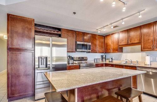 Panama City Beach Condo | 🏖️Beautiful, Low-Level Condo! Spring Deals and FREE Activities! 🏖️