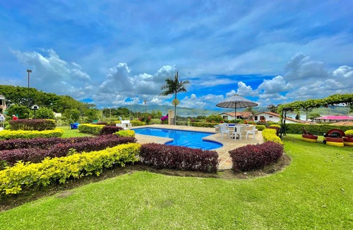 Calima Villa | Beautiful Luxurious Villa on Lake Calima