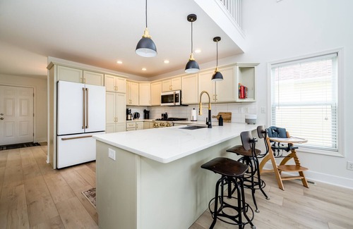 Saint Joseph House | Beautiful Luxury Home located at Island Pointe Marina! nJust 1 mile to downtown!