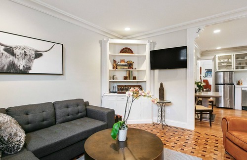 Pacific Heights Apartment | Beautiful luxury one-bedroom garden apartment