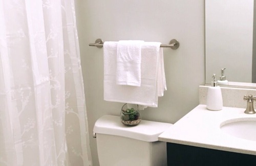 French Quarter Condo | Beautiful Luxury Property (Great Location)