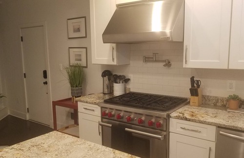 Upper Fells Point House | Beautiful Luxury waterfront Property,clean,Fully sterilized,Family oriented.