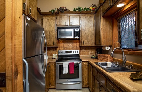 Idyllwild Cabin | Beautiful Mtn Views, Hot Tub, short walk to Cafe Aroma (monthly rental)