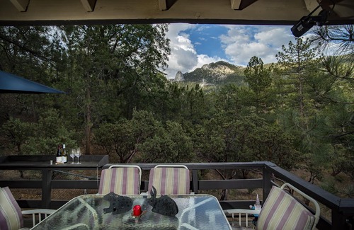 Idyllwild Cabin | Beautiful Mtn Views, Hot Tub, short walk to Cafe Aroma (monthly rental)