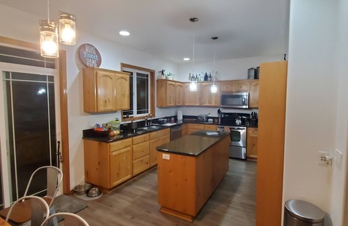 McMinnville House | Beautiful Master Suite In the Heart of the Willamette Valley
