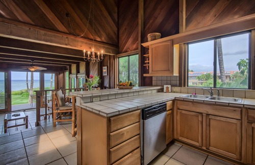 Kihei House | Beautiful Maui Beachfront Townhouse! Great Views! 200+ Five Star Reviews !