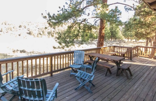 Sisters Cabin | Beautiful Meadow Views | Walk to Town | Sisters OR Vacation Cabin