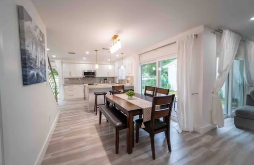 Cutler Bay House | Beautiful Miami Family Lake House OR in Tranquil Community 3 Beds/2Bath 6 Guests
