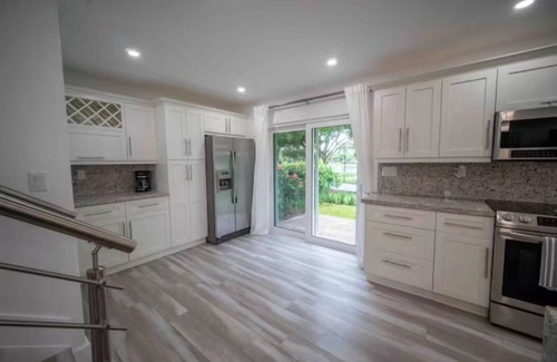 Cutler Bay House | Beautiful Miami Family Lake House OR in Tranquil Community 3 Beds/2Bath 6 Guests
