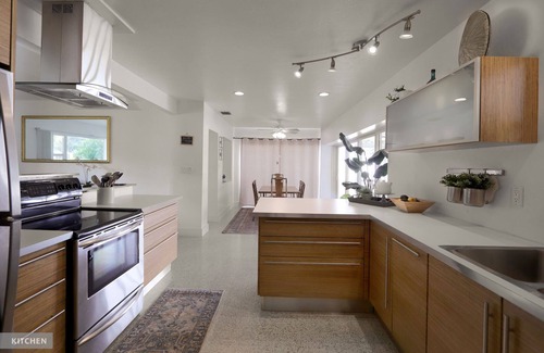 Vamo House | Beautiful MidCentury Modern Home