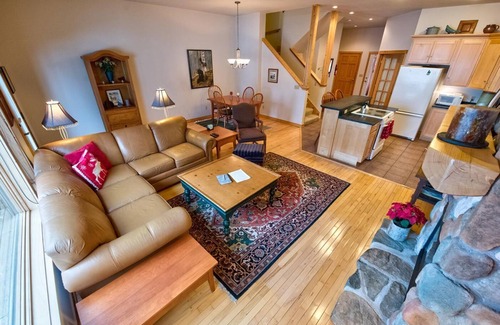 Tofte House | Beautiful Minnesota Townhome on Lake Superior ~ Incredible View