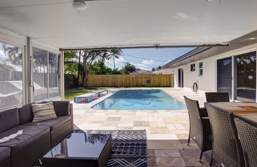 Imperial Point House | Beautiful Modern Home 5 minutes from the Beach
