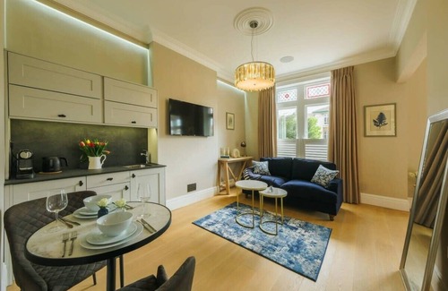 Cotham Apartment | Beautiful modern 3 bed apartment in great location in Bristol!