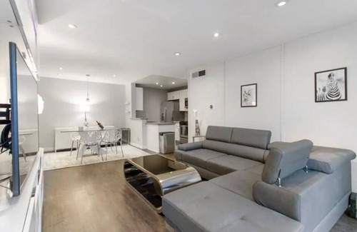 Tarzana Condo | Beautiful Modern Condo by Ventura Blvd