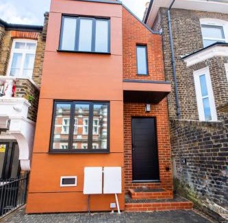 New Cross House | Beautiful Modern Eco Friendly 2 Bed House with Garden - London