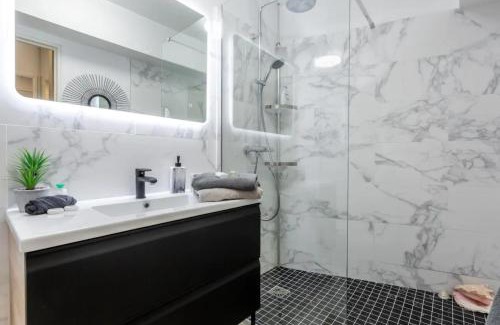 Levallois-Perret Apartment | Beautiful modern fully furnished studio
