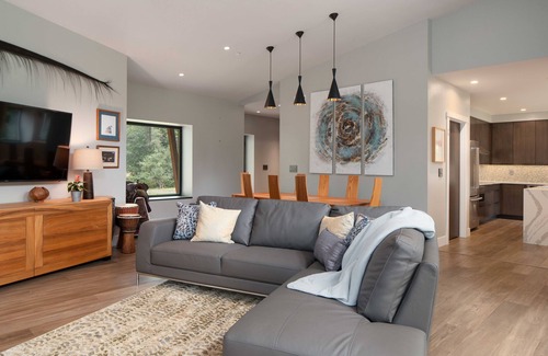 Mirrormont House | Beautiful Modern Retreat in the Woods