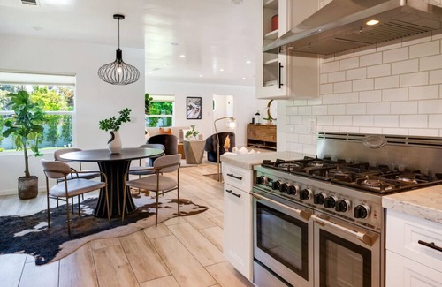 North Hollywood House | Beautiful, Modern Studio City Pool Home