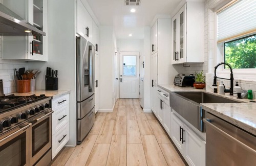 North Hollywood House | Beautiful, Modern Studio City Pool Home