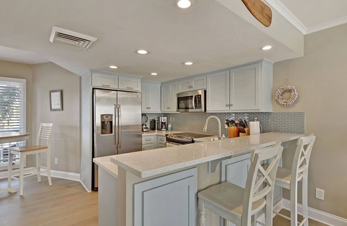 Isle of Palms Condo | Beautiful Modern Villa with OCEAN VIEWS! Screened Porch, Pool Access!