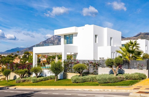 Marbella Villa | Beautiful modern Villa with Amazing views , close to the beach
