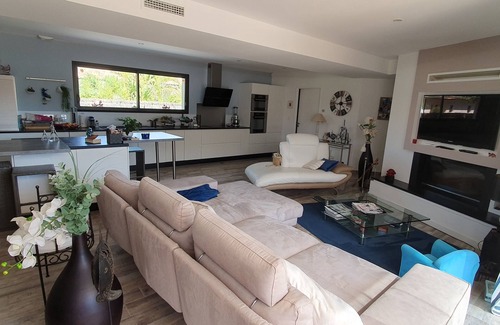 Biganos Villa | Beautiful modern villa 3 minutes from the lake